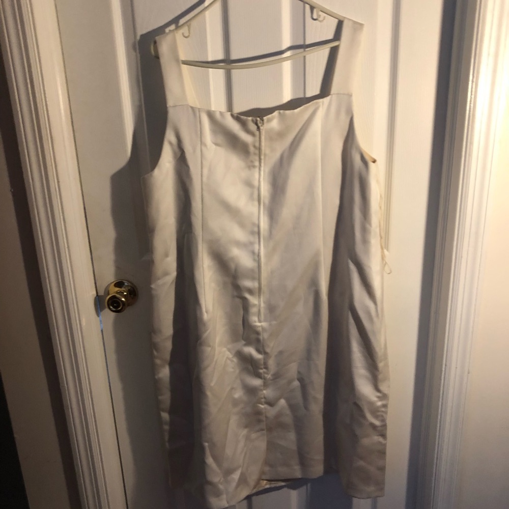 Dress - Picture 3 of 4